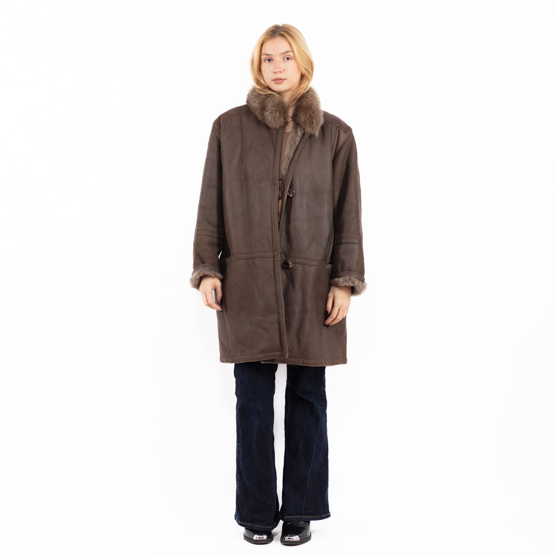 Vintage 90's Women Oversized Sheepskin Coat in Brown