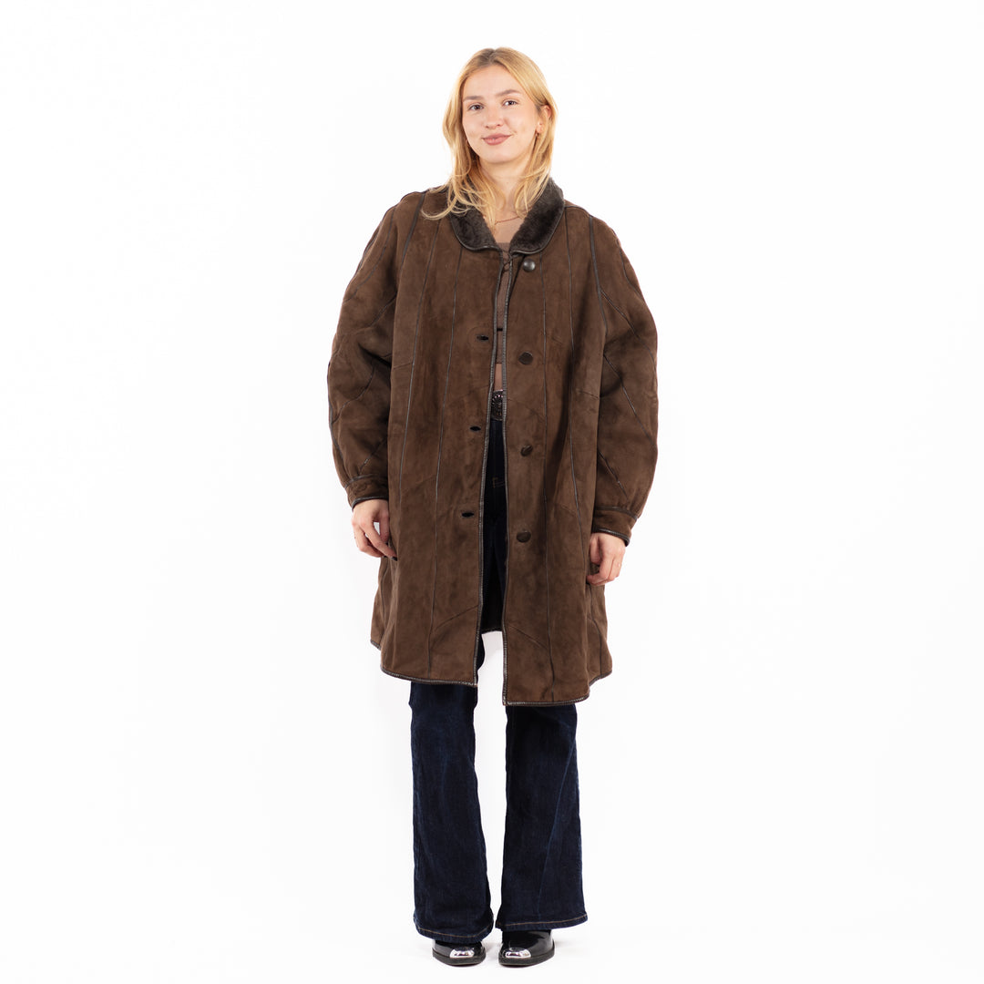 Vintage 90's Women Oversized Sheepskin Coat in Brown