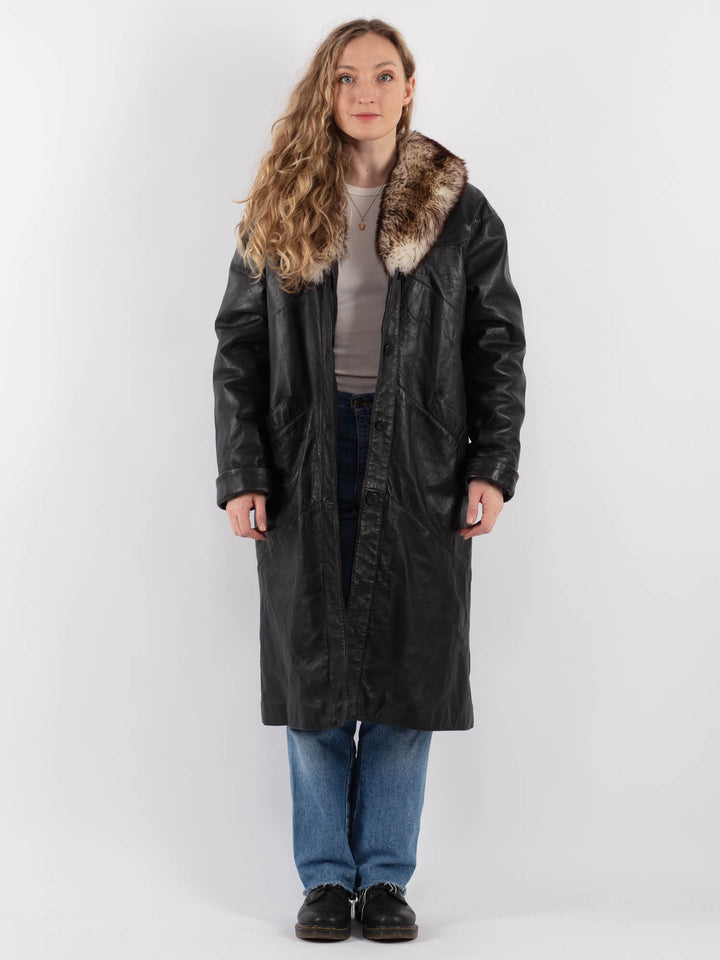 Vintage 70's Women Leather Coat in Black