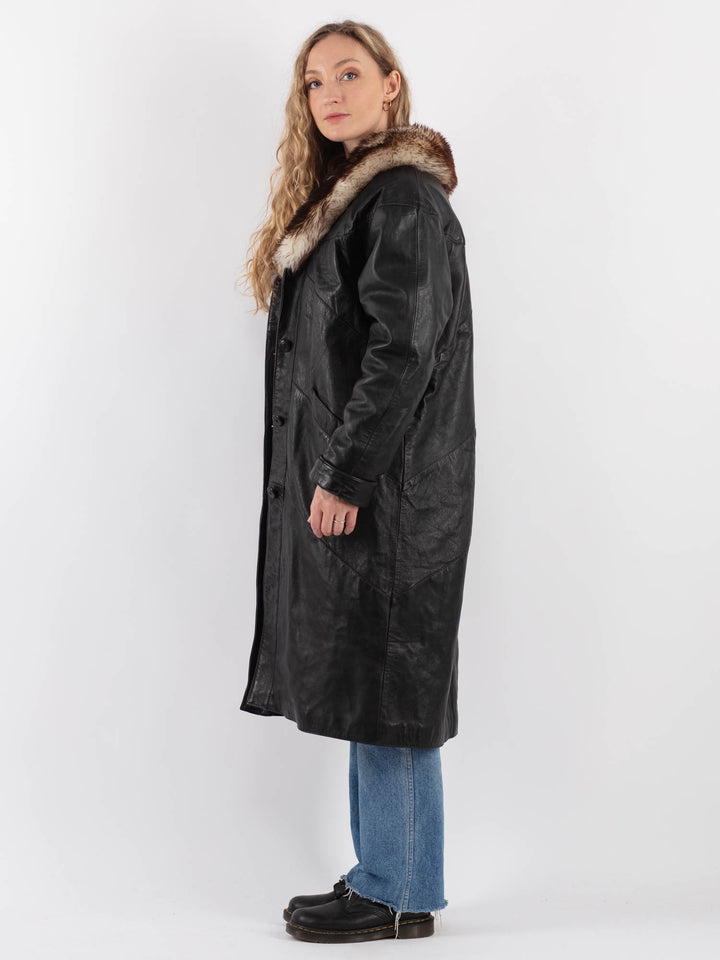 Vintage 70's Women Leather Coat in Black