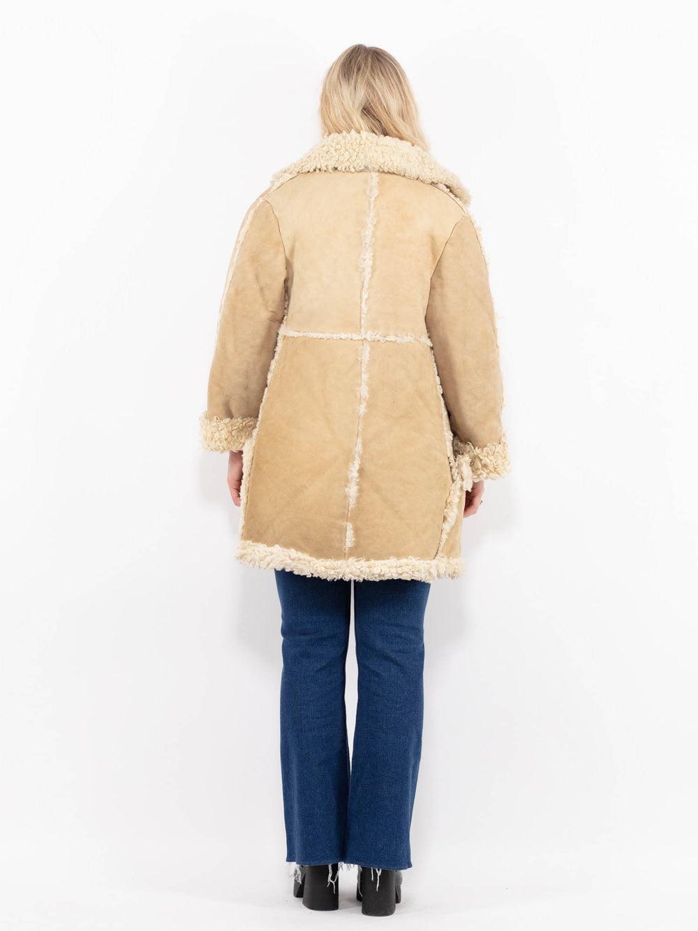 Vintage 70's Women Sheepskin Coat in BeigeA1036