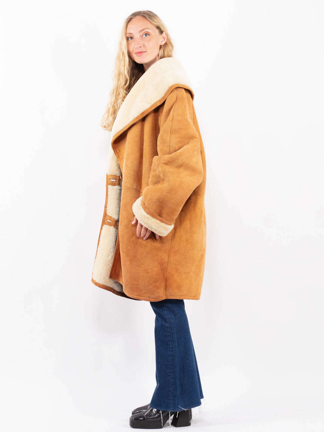 Vintage 80's Women Sheepskin Coat in BrownA0379