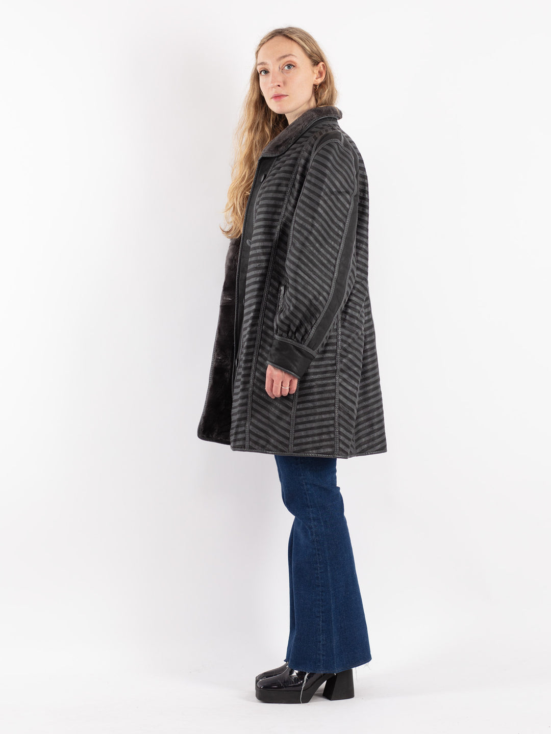 Vintage 80's Women Sheepskin Coat in Gray