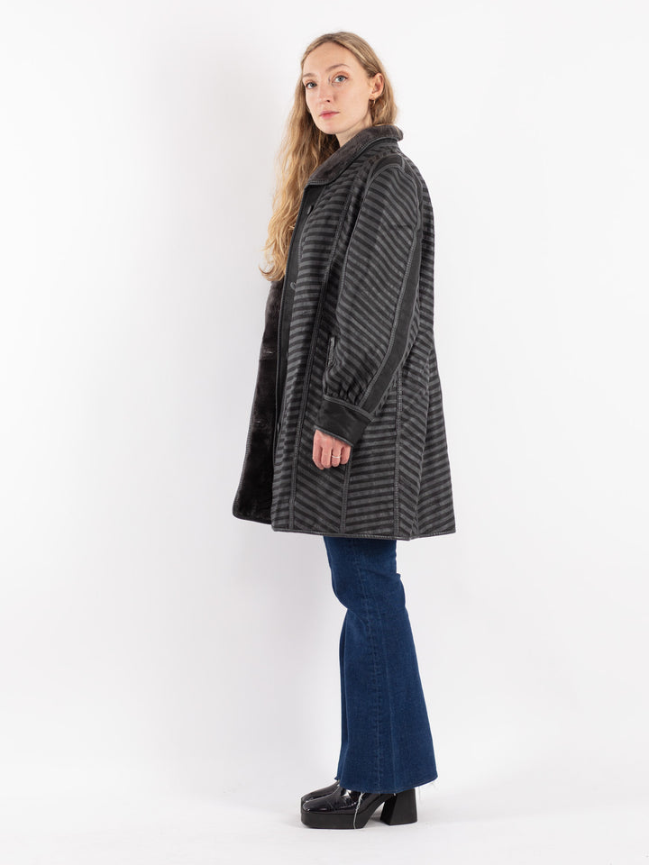 Vintage 80's Women Sheepskin Coat in Gray