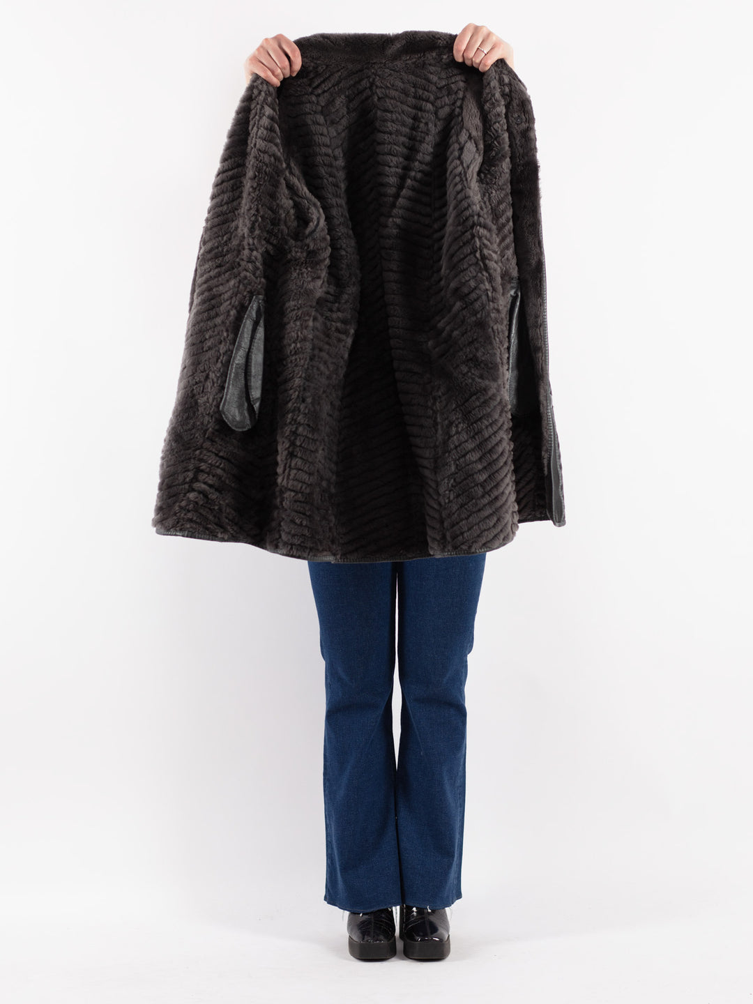 Vintage 80's Women Sheepskin Coat in Gray