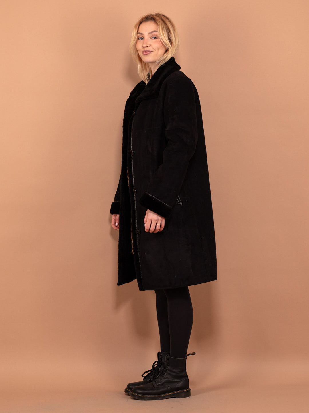 Vintage 90's Women Faux Sheepskin Coat in Black - NorthernGrip