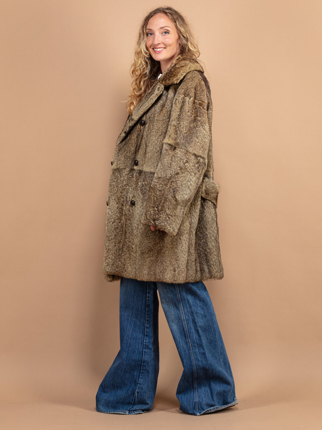 Vintage 80's Women Oversized Fur Coat in Beige - NorthernGrip