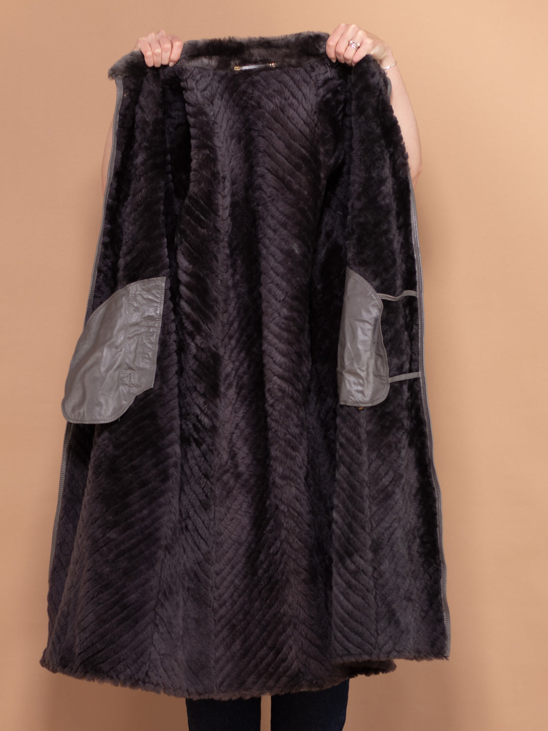 Vintage 80's Women Shearling Sheepskin Coat in Gray - NorthernGrip