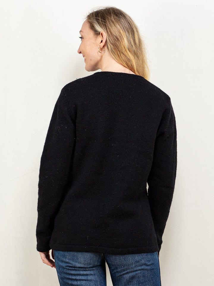 Vintage 80's Women Floral Wool Cardigan in Black - NorthernGrip