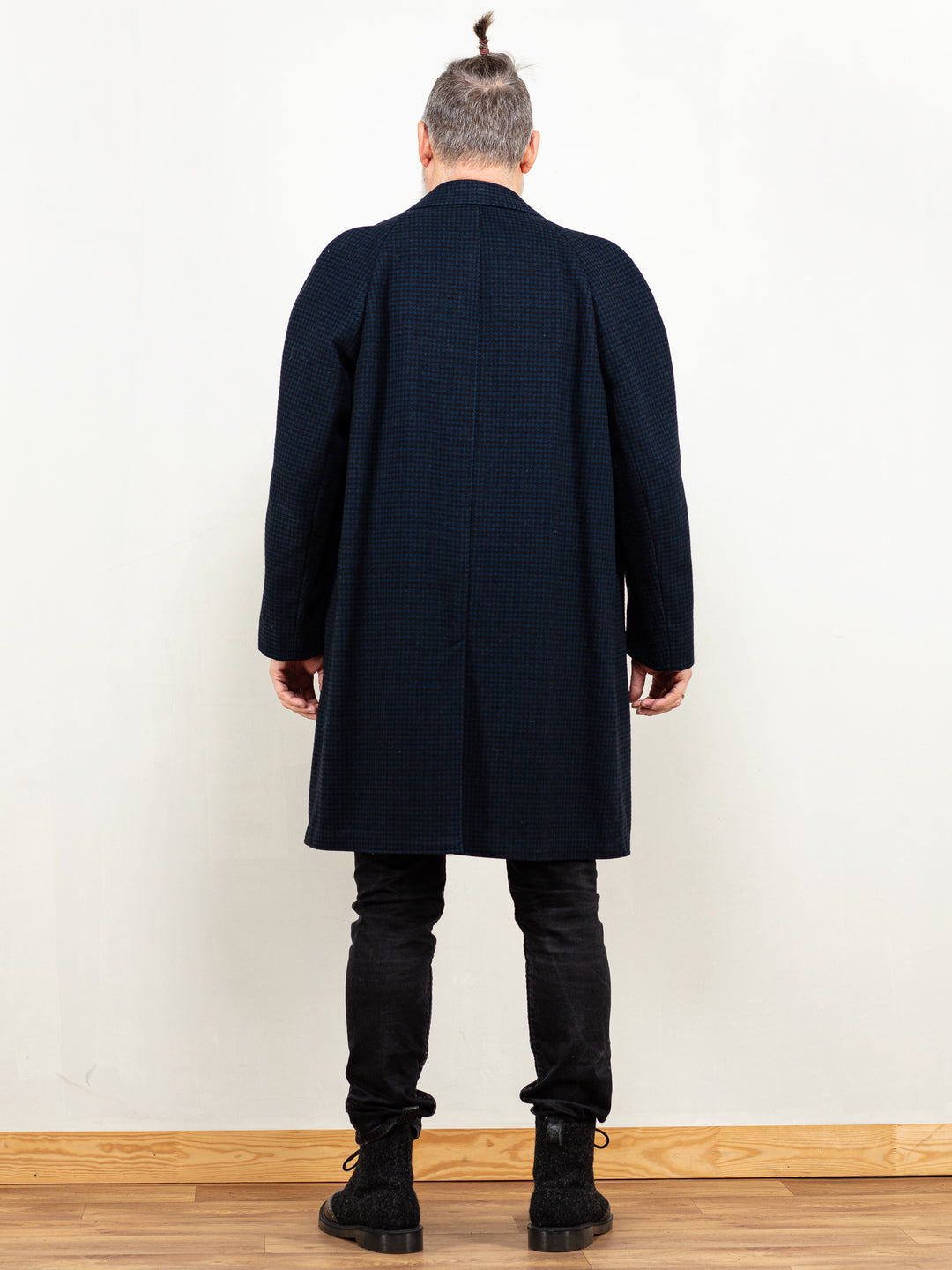 Vintage 80's Men Wool Coat in Dark Blue - NorthernGrip