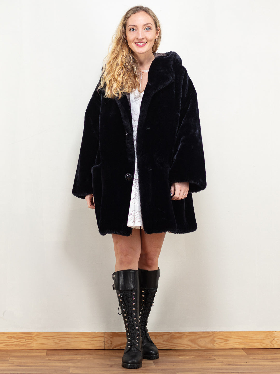Vintage 90's Women Faux Fur Coat in Dark Blue - NorthernGrip