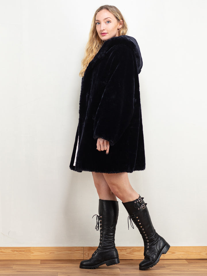 Vintage 90's Women Faux Fur Coat in Dark Blue - NorthernGrip