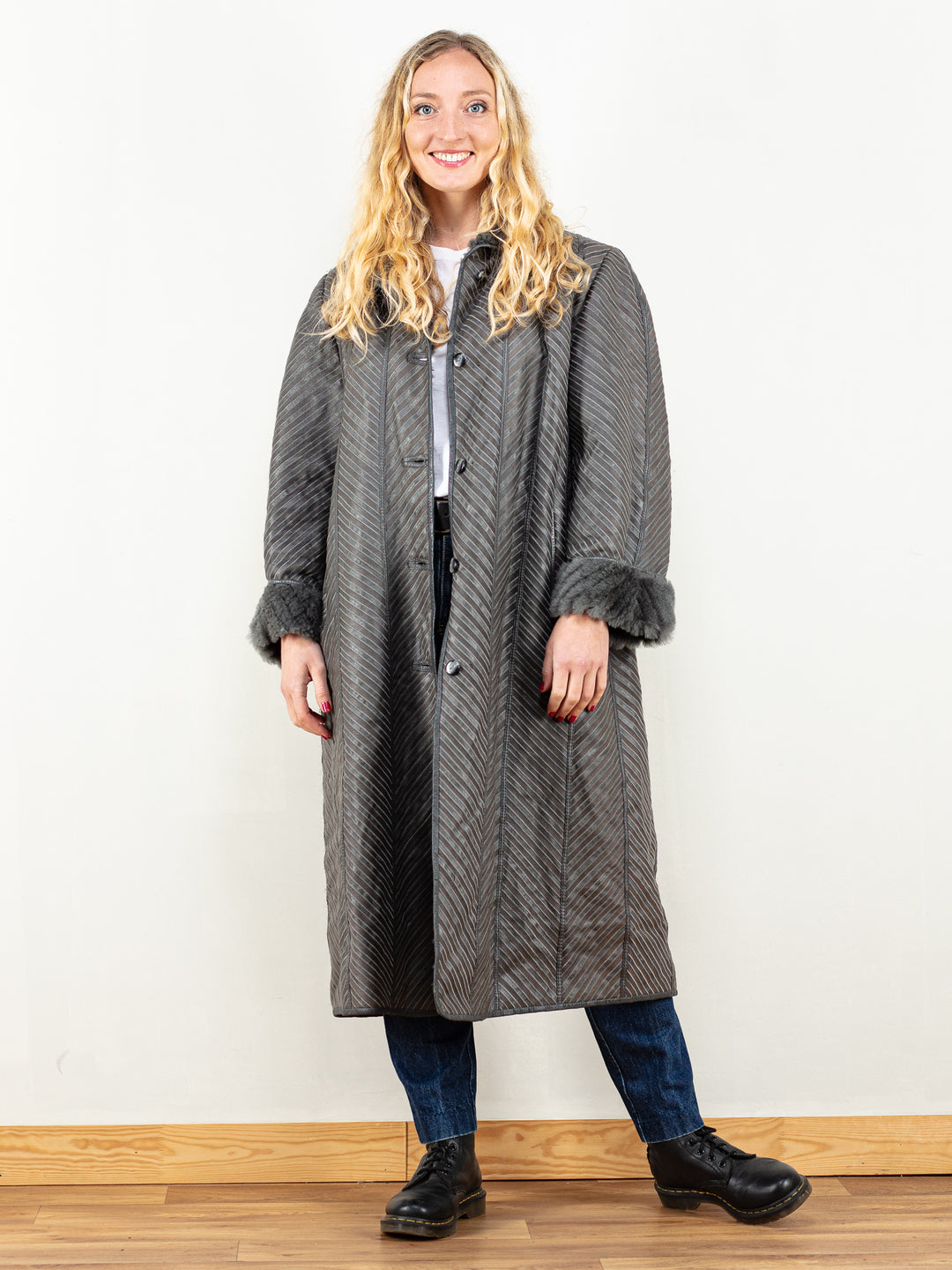 Vintage 80's Women Sheepskin Coat In Grey - NorthernGrip