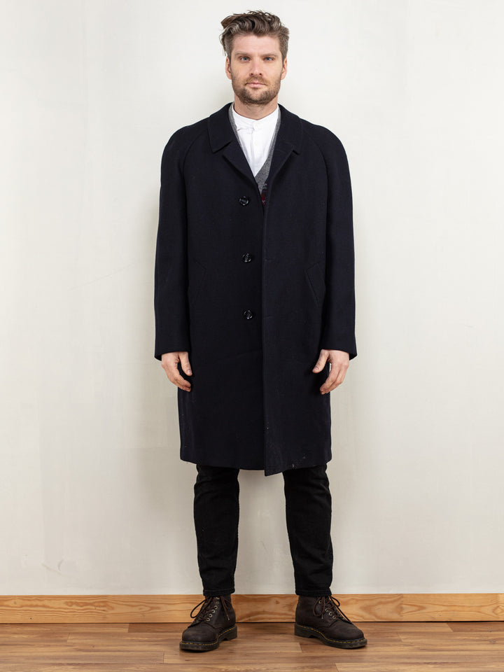 Vintage 80's Men Wool Coat in Navy Blue - NorthernGrip