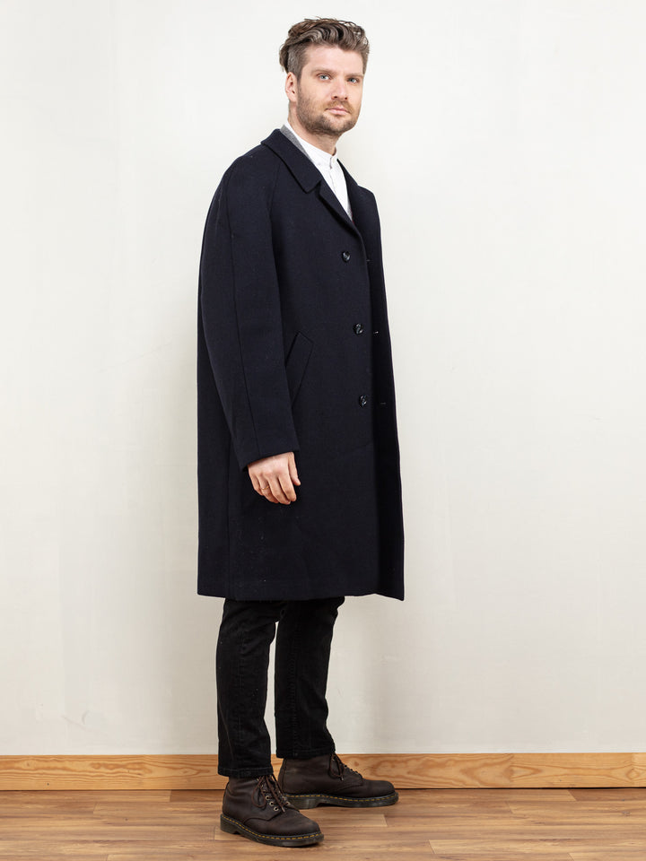 Vintage 80's Men Wool Coat in Navy Blue - NorthernGrip