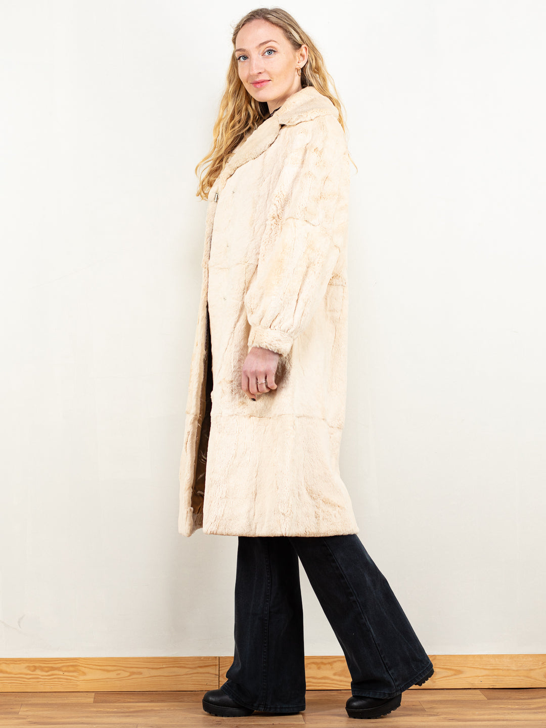 Vintage 70's Women Rabbit Fur Coat in Beige - NorthernGrip