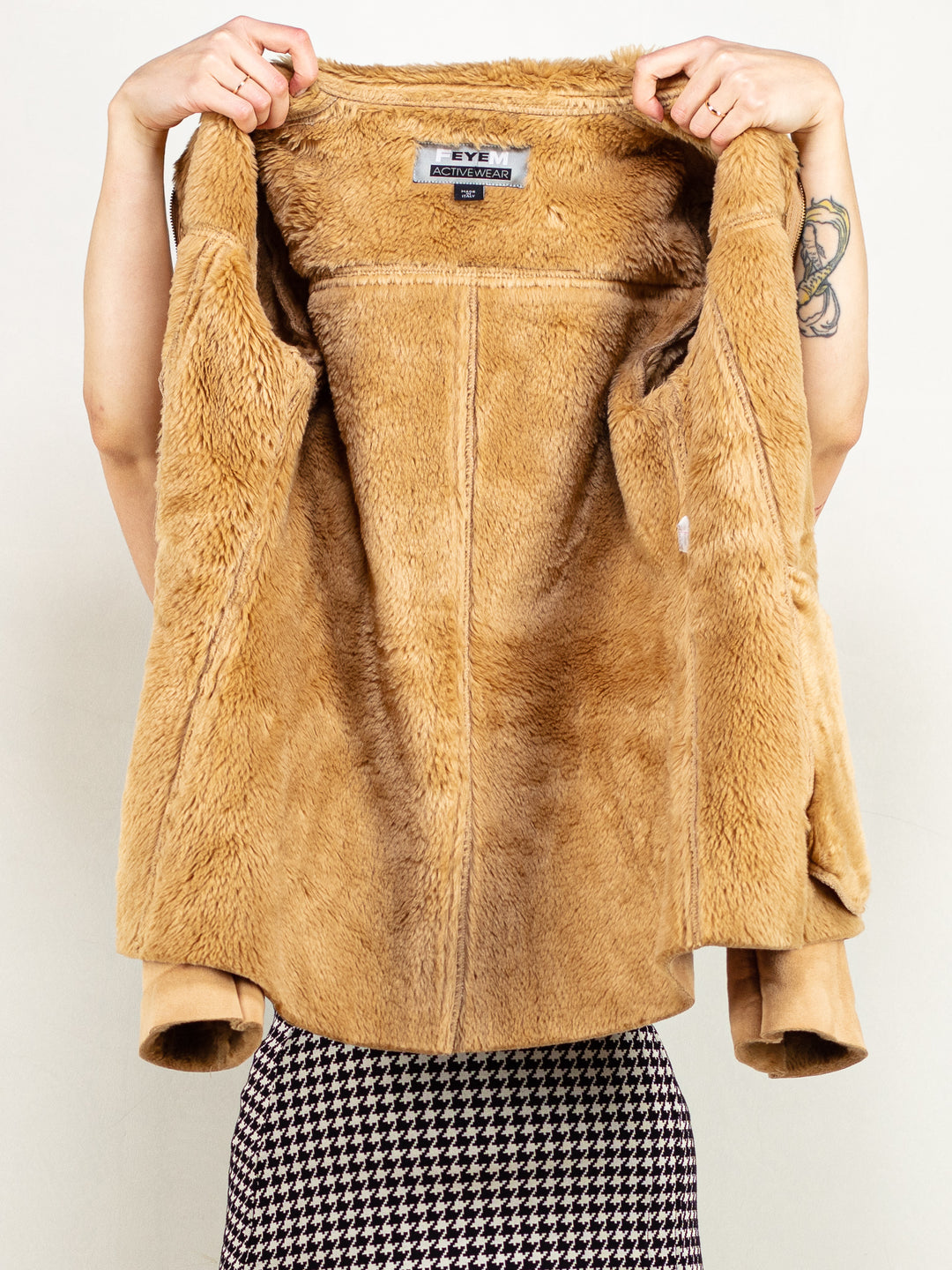 Vintage 90's Women Faux Suede Sherpa Jacket in Beige - NorthernGrip