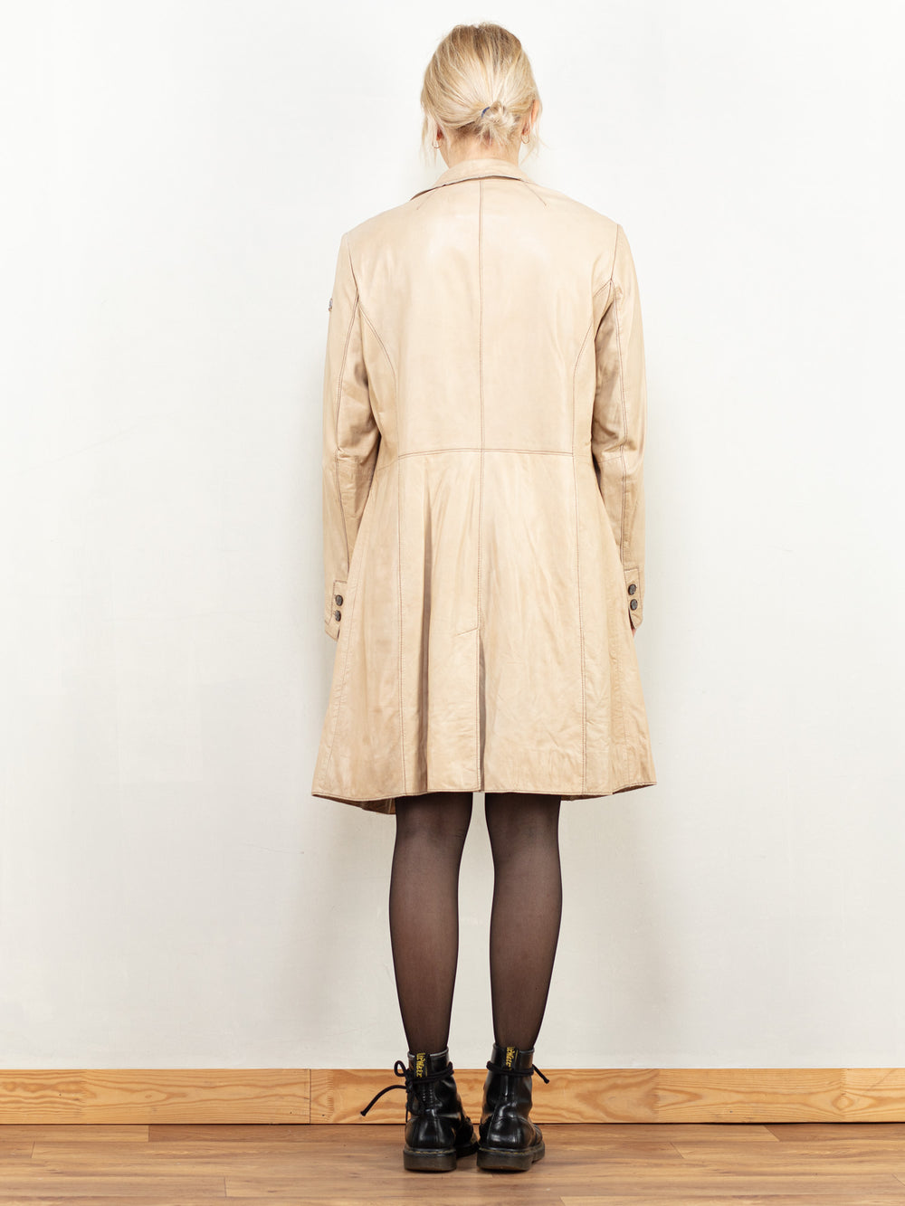 Vintage 90's Women Leather Coat in Beige - NorthernGrip